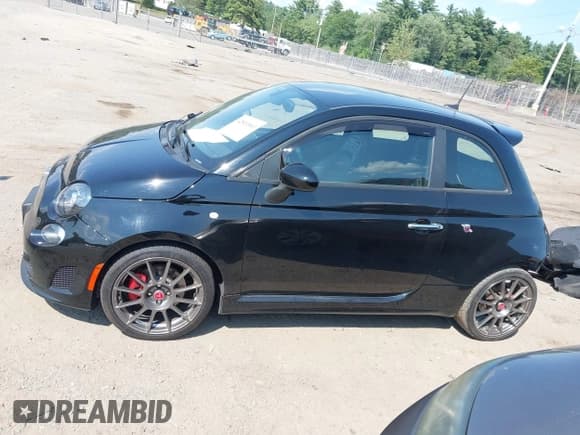 ✅ 2017 FIAT 500 Abarth • VIN: 3C3CFFFH0HT535814 • Lot: 42851883. Listed on IAAI with 105,415 mi. Free auction sales archive from the USA and detailed vehicle history report at DreamBid. Image 15.