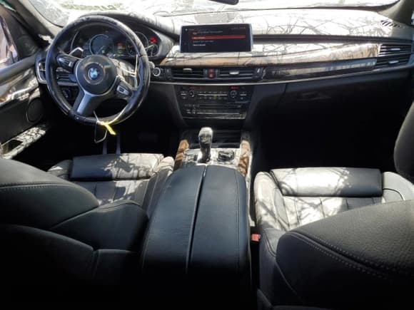 ✅ 2018 BMW X5 xDrive50i • VIN: 5UXKR6C58J0U15320 • Lot: 64246235. Wystawiony na Copart z przebiegiem 70 009 mil. Bezpłatny archiwum sprzedaży aukcyjnych z USA i szczegółowy raport historii pojazdu na DreamBid. Zdjęcie 8.