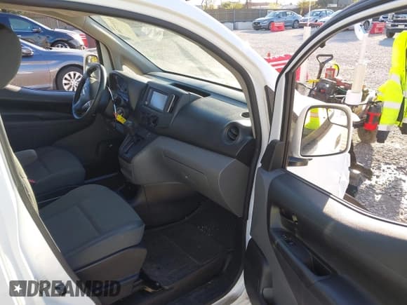 ✅ 2021 Nissan NV200 SV • VIN: 3N6CM0KN5MK702062 • Lot: 43495706. Wystawiony na IAAI z przebiegiem 68 194 mil. Bezpłatny archiwum sprzedaży aukcyjnych z USA i szczegółowy raport historii pojazdu na DreamBid. Zdjęcie 5.