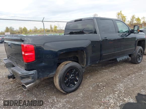 ✅ 2017 Chevrolet Silverado 2500HD LT • VIN: 1GC1KVEY7HF120235 • Lot: 43450105. Wystawiony na IAAI z przebiegiem 110 417 mil. Bezpłatny archiwum sprzedaży aukcyjnych z USA i szczegółowy raport historii pojazdu na DreamBid. Zdjęcie 4.