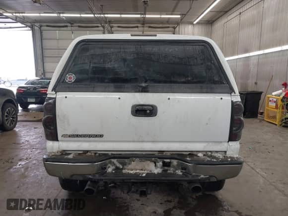 2006 Chevrolet Silverado 1500 LT1 с VIN 2GCEK13T961221041, выставлен на аукционе IAAI как лот 41497944 с пробегом 156 026 миль миль и . История ставок и продаж доступна на DreamBid. Изображение 17.