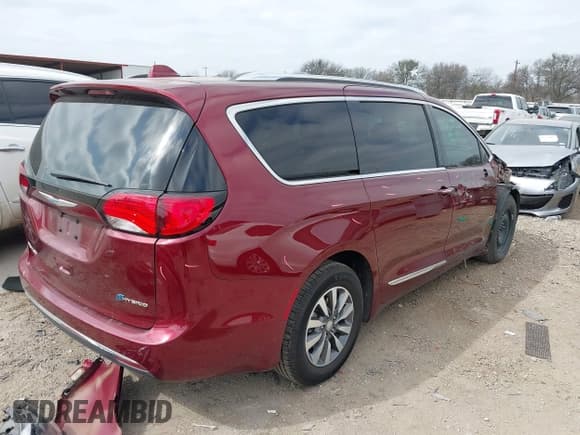✅ 2020 Chrysler Pacifica Hybrid Limited • VIN: 2C4RC1N71LR183414 • Лот: 41504790. Опубликован ранее на IAAI с пробегом 71 676 миль. Бесплатный доступ к архиву аукционных продаж из США и подробный отчёт об истории автомобиля на DreamBid. Изображение 4.