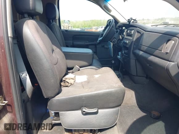 ✅ 2005 Dodge 2500 ST • VIN: 3D7KS26D25G833235 • Lot: 42170077. Wystawiony na IAAI z przebiegiem 164 000 mil. Bezpłatny archiwum sprzedaży aukcyjnych z USA i szczegółowy raport historii pojazdu na DreamBid. Zdjęcie 5.