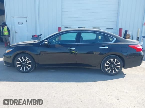 ✅ 2017 Nissan Altima S • VIN: 1N4AL3AP4HC497076 • Lot: 43182931. Listed on IAAI with 102,555 mi. Free auction sales archive from the USA and detailed vehicle history report at DreamBid. Image 14.
