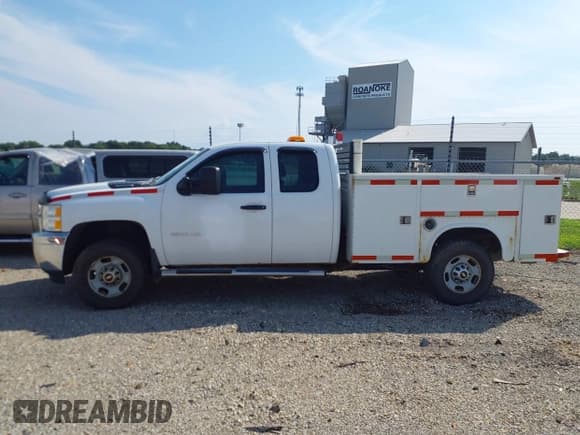 ✅ 2013 Chevrolet Silverado 2500HD • VIN: 1GB2KVCG3DZ319164 • Lot: 42796361. Wystawiony na IAAI z przebiegiem 267 872 mil. Bezpłatny archiwum sprzedaży aukcyjnych z USA i szczegółowy raport historii pojazdu na DreamBid. Zdjęcie 14.