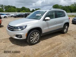 ✅ 2013 Volkswagen Tiguan SE • VIN: WVGAV7AX0DW556558 • Lot: 55574395. Wystawiony na Copart z przebiegiem 94 882 mil. Bezpłatny archiwum sprzedaży aukcyjnych z USA i szczegółowy raport historii pojazdu na DreamBid. Zdjęcie 1.
