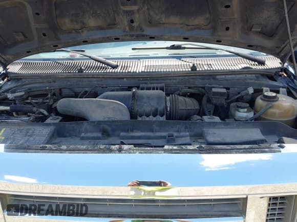 ✅ 2008 Ford Econoline Passenger XL • VIN: 1FBSS31L38DB25127 • Lot: 42786787. Wystawiony na IAAI z przebiegiem 290 385 mil. Bezpłatny archiwum sprzedaży aukcyjnych z USA i szczegółowy raport historii pojazdu na DreamBid. Zdjęcie 10.