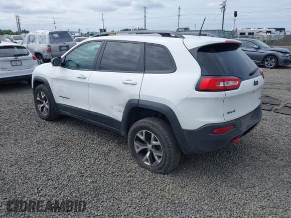 ✅ 2017 Jeep Cherokee Trailhawk L Plus • VIN: 1C4PJMBS2HD218558 • Lot: 42239283. Wystawiony na IAAI z przebiegiem 147 838 mil. Bezpłatny archiwum sprzedaży aukcyjnych z USA i szczegółowy raport historii pojazdu na DreamBid. Zdjęcie 3.