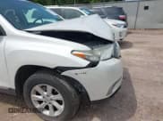 ✅ 2013 Toyota Highlander Plus • VIN: 5TDBK3EH7DS243892 • Lot: 42830358. Listed on IAAI with Not provided. Free auction sales archive from the USA and detailed vehicle history report at DreamBid. Image 16.