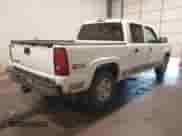 2006 Chevrolet Silverado 1500 LT1 z VIN 2GCEK13T461204941, wystawiony jako IAAI lot #42503740 z przebiegiem 280 634 mil mil oraz . Historia ofert i sprzedaży dostępna na DreamBid. Obrazek 4.