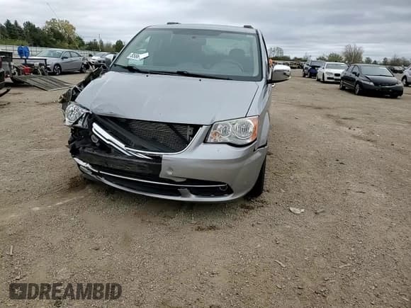 ✅ 2014 Chrysler Town & Country Touring L • VIN: 2C4RC1CG5ER375943 • Lot: 85861365. Listed on Copart with 136,207 mi. Free auction sales archive from the USA and detailed vehicle history report at DreamBid. Image 14.