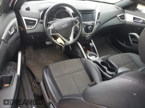 ✅ 2016 Hyundai Veloster • VIN: KMHTC6AD8GU279138 • Lot: 79443214. Wystawiony na Copart z przebiegiem 130 031 mil. Bezpłatny archiwum sprzedaży aukcyjnych z USA i szczegółowy raport historii pojazdu na DreamBid. Zdjęcie 8.