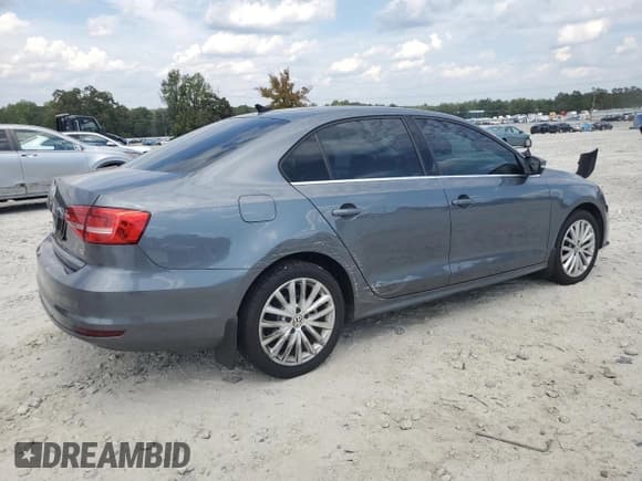 ✅ 2015 Volkswagen Jetta SE • VIN: 3VWD07AJ8FM318503 • Lot: 82072295. Listed on Copart with 77,037 mi. Free auction sales archive from the USA and detailed vehicle history report at DreamBid. Image 3.