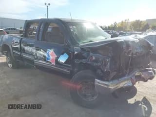 ✅ 2001 Chevrolet Silverado 2500HD LS • VIN: 1GCHC23G21F101862 • Lot: 43640023. Wystawiony na IAAI z przebiegiem 176 048 mil. Bezpłatny archiwum sprzedaży aukcyjnych z USA i szczegółowy raport historii pojazdu na DreamBid. Zdjęcie 1.