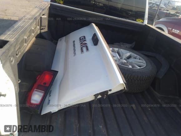 ✅ 2020 GMC Sierra 1500 SLE • VIN: 3GTU9BEDXLG135596 • Лот: 28343576. Опубликован ранее на IAAI с пробегом 8 590 миль. Бесплатный доступ к архиву аукционных продаж из США и подробный отчёт об истории автомобиля на DreamBid. Изображение 12.