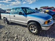 ✅ 1995 Chevrolet S-10 • VIN: 1GCCT19Z3S8127423 • Lot: 85138325. Wystawiony na Copart z przebiegiem 134 903 mil. Bezpłatny archiwum sprzedaży aukcyjnych z USA i szczegółowy raport historii pojazdu na DreamBid. Zdjęcie 4.