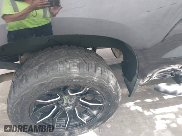 2022 Chevrolet Silverado 1500 LT z VIN 1GCPWCEDXNZ201109, wystawiony jako IAAI lot #42783919 z przebiegiem 46 769 mil mil oraz . Historia ofert i sprzedaży dostępna na DreamBid. Obrazek 21.