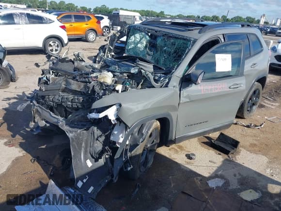 ✅ 2019 Jeep Cherokee Altitude • VIN: 1C4PJLLX8KD343253 • Lot: 42443842. Wystawiony na IAAI z przebiegiem Nie podano. Bezpłatny archiwum sprzedaży aukcyjnych z USA i szczegółowy raport historii pojazdu na DreamBid. Zdjęcie 2.