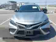 2021 Toyota Camry Hybrid SE z VIN 4T1G31AKXMU562641, wystawiony jako IAAI lot #42415712 z przebiegiem 71 085 mil mil oraz . Historia ofert i sprzedaży dostępna na DreamBid. Obrazek 12.