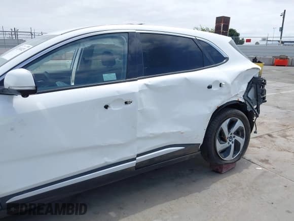 ✅ 2023 VinFast VF 8 Eco • VIN: RLLV1AEB6PH002825 • Лот: 42454523. Опубликован ранее на IAAI с пробегом 6 348 миль. Бесплатный доступ к архиву аукционных продаж из США и подробный отчёт об истории автомобиля на DreamBid. Изображение 6.