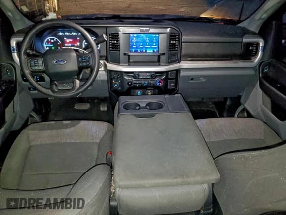 ✅ 2025 Ford F-350 XLT • VIN: 1FT8W3DT0SEC53655 • Лот: 95520485. Опубликован ранее на Copart с пробегом 90 904 миль. Бесплатный доступ к архиву аукционных продаж из США и подробный отчёт об истории автомобиля на DreamBid. Изображение 8.