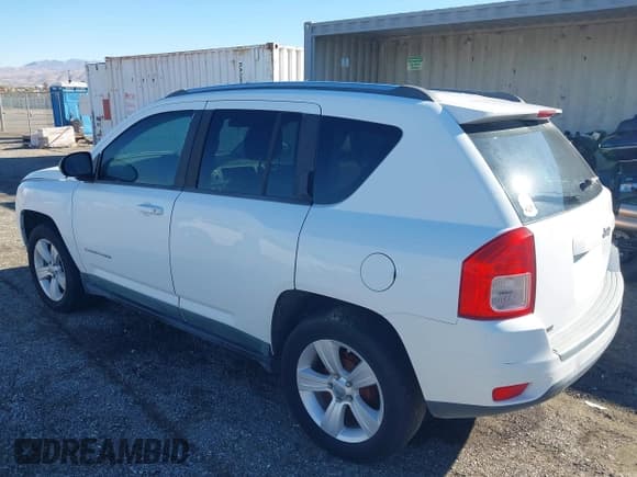 ✅ 2011 Jeep Compass Latitude • VIN: 1J4NT1FB0BD289981 • Lot: 43751348. Wystawiony na IAAI z przebiegiem 174 525 mil. Bezpłatny archiwum sprzedaży aukcyjnych z USA i szczegółowy raport historii pojazdu na DreamBid. Zdjęcie 3.