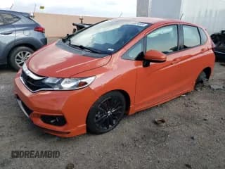 ✅ 2018 Honda Fit Sport • VIN: 3HGGK5H7XJM700227 • Lot: 46051525. Wystawiony na Copart z przebiegiem 46 439 mil. Bezpłatny archiwum sprzedaży aukcyjnych z USA i szczegółowy raport historii pojazdu na DreamBid. Zdjęcie 1.