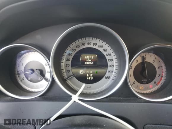 ✅ 2015 Mercedes-Benz C 250 • VIN: WDDGJ4HB6FG433210 • Lot: 49184935. Wystawiony na Copart z przebiegiem 84 864 mil. Bezpłatny archiwum sprzedaży aukcyjnych z USA i szczegółowy raport historii pojazdu na DreamBid. Zdjęcie 9.