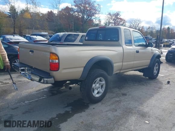 ✅ 2003 Toyota Tacoma • VIN: 5TEWN72N33Z160195 • Lot: 43573684. Listed on IAAI with 83,822 mi. Free auction sales archive from the USA and detailed vehicle history report at DreamBid. Image 4.