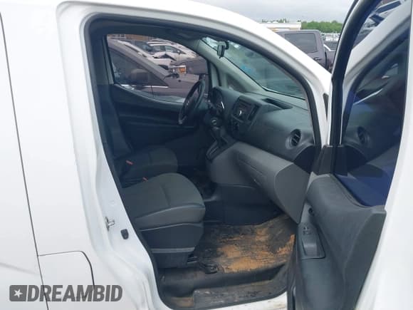 ✅ 2017 Nissan NV200 SV • VIN: 3N6CM0KN9HK713023 • Lot: 42151586. Wystawiony na IAAI z przebiegiem 85 083 mil. Bezpłatny archiwum sprzedaży aukcyjnych z USA i szczegółowy raport historii pojazdu na DreamBid. Zdjęcie 5.