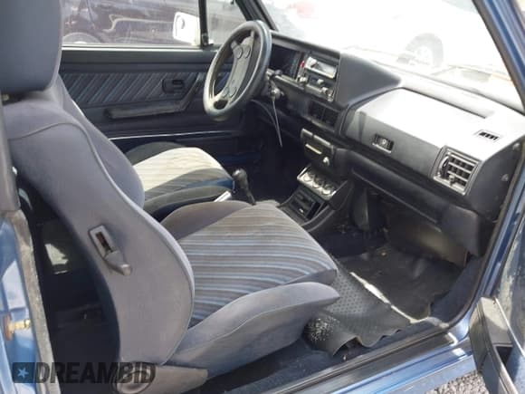 ✅ 1989 Volkswagen Cabriolet • VIN: WVWCA0155KK028971 • Lot: 42773317. Listed on IAAI with 200,236 mi. Free auction sales archive from the USA and detailed vehicle history report at DreamBid. Image 5.