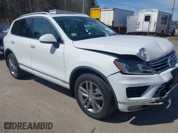 ✅ 2016 Volkswagen Touareg Lux • VIN: WVGEF9BP3GD004853 • Lot: 41905994. Listed on IAAI with 132,606 mi. Free auction sales archive from the USA and detailed vehicle history report at DreamBid. Image 1.