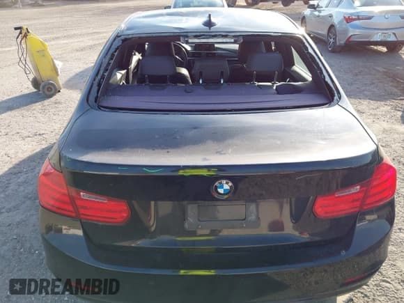 ✅ 2015 BMW 3 Series 328i • VIN: WBA3A5G56FNS86289 • Лот: 42150471. Опубликован ранее на IAAI с пробегом 114 625 миль. Бесплатный доступ к архиву аукционных продаж из США и подробный отчёт об истории автомобиля на DreamBid. Изображение 6.