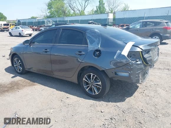 ✅ 2024 Kia Forte LXS • VIN: 3KPF24AD8RE762302 • Lot: 42116508. Wystawiony na IAAI z przebiegiem 9 563 mil. Bezpłatny archiwum sprzedaży aukcyjnych z USA i szczegółowy raport historii pojazdu na DreamBid. Zdjęcie 3.