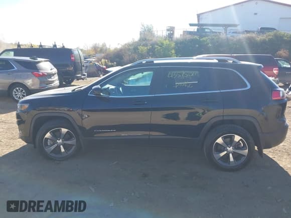 ✅ 2020 Jeep Cherokee Limited • VIN: 1C4PJMDX7LD578362 • Lot: 43575011. Wystawiony na IAAI z przebiegiem 32 635 mil. Bezpłatny archiwum sprzedaży aukcyjnych z USA i szczegółowy raport historii pojazdu na DreamBid. Zdjęcie 14.