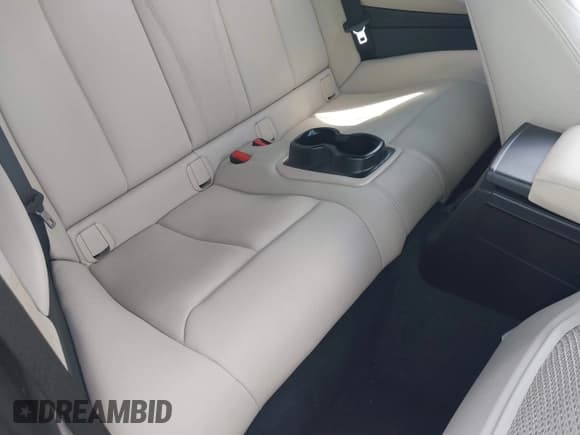 ✅ 2016 BMW 2 Series 228i xDrive • VIN: WBA1L9C50GV324910 • Lot: 42153692. Wystawiony na IAAI z przebiegiem 48 785 mil. Bezpłatny archiwum sprzedaży aukcyjnych z USA i szczegółowy raport historii pojazdu na DreamBid. Zdjęcie 8.