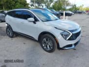 ✅ 2024 Kia Sportage SX • VIN: 5XYK43DF5RG149329 • Lot: 43745613. Wystawiony na IAAI z przebiegiem 13 295 mil. Bezpłatny archiwum sprzedaży aukcyjnych z USA i szczegółowy raport historii pojazdu na DreamBid. Zdjęcie 1.