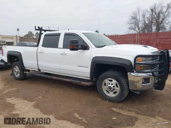 ✅ 2018 Chevrolet Silverado 2500HD LT • VIN: 1GC1KVEYXJF235496 • Лот: 41335300. Опубликован ранее на IAAI с пробегом 208 408 миль. Бесплатный доступ к архиву аукционных продаж из США и подробный отчёт об истории автомобиля на DreamBid. Изображение 1.