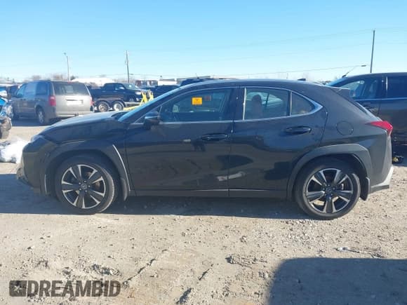 ✅ 2021 Lexus UX 250h • VIN: JTHX9JBH3M2051577 • Lot: 43698137. Wystawiony na IAAI z przebiegiem 58 174 mil. Bezpłatny archiwum sprzedaży aukcyjnych z USA i szczegółowy raport historii pojazdu na DreamBid. Zdjęcie 15.