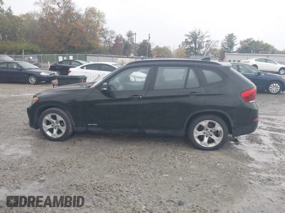✅ 2015 BMW X1 sDrive28i • VIN: WBAVM1C58FVW58357 • Lot: 43579777. Wystawiony na IAAI z przebiegiem 160 021 mil. Bezpłatny archiwum sprzedaży aukcyjnych z USA i szczegółowy raport historii pojazdu na DreamBid. Zdjęcie 15.