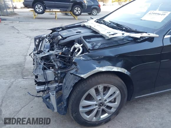 ✅ 2020 Mercedes-Benz C 300 • VIN: W1KWF8EB1LR594590 • Lot: 42999649. Wystawiony na IAAI z przebiegiem 40 651 mil. Bezpłatny archiwum sprzedaży aukcyjnych z USA i szczegółowy raport historii pojazdu na DreamBid. Zdjęcie 18.