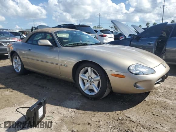 ✅ 1999 Jaguar XK • VIN: SAJGX2048XC039454 • Lot: 73740024. Wystawiony na Copart z przebiegiem Nie podano. Bezpłatny archiwum sprzedaży aukcyjnych z USA i szczegółowy raport historii pojazdu na DreamBid. Zdjęcie 4.