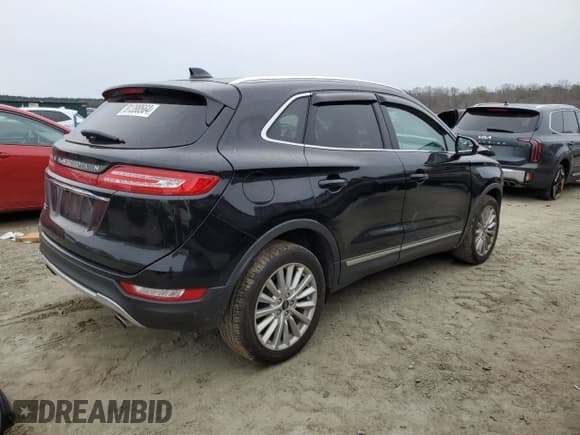 ✅ 2019 Lincoln MKC Standard • VIN: 5LMCJ1D98KUL37318 • Lot: 81398564. Wystawiony na Copart z przebiegiem 35 929 mil. Bezpłatny archiwum sprzedaży aukcyjnych z USA i szczegółowy raport historii pojazdu na DreamBid. Zdjęcie 3.