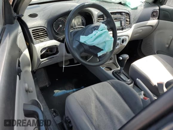 ✅ 2008 Hyundai Accent GLS • VIN: KMHCN46C98U243362 • Лот: 53572565. Опубликован ранее на Copart с пробегом 192 980 миль. Бесплатный доступ к архиву аукционных продаж из США и подробный отчёт об истории автомобиля на DreamBid. Изображение 8.