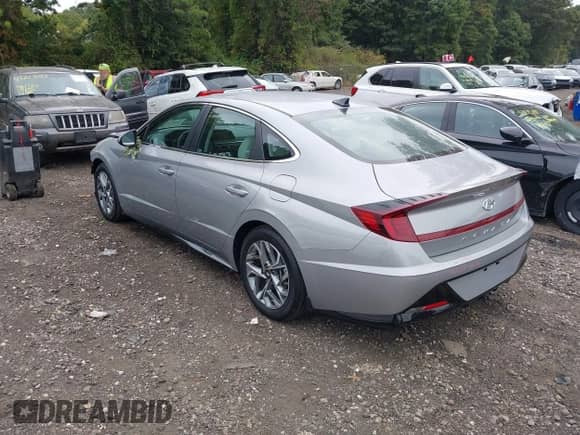 2023 Hyundai Sonata SEL z VIN KMHL64JA4PA313904, wystawiony jako IAAI lot #43266884 z przebiegiem 7 403 mil mil oraz . Historia ofert i sprzedaży dostępna na DreamBid. Obrazek 3.