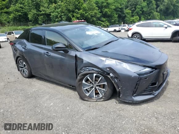 ✅ 2024 Lexus RZ 450e Premium • VIN: JTJAAAAB8RA024929 • Lot: 64062225. Wystawiony na Copart z przebiegiem 9 106 mil. Bezpłatny archiwum sprzedaży aukcyjnych z USA i szczegółowy raport historii pojazdu na DreamBid. Zdjęcie 4.