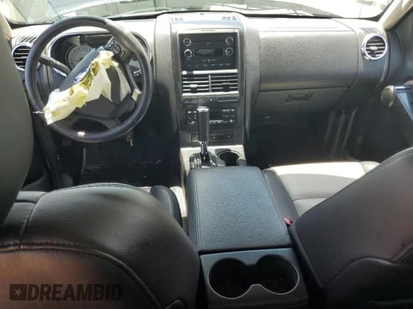 ✅ 2008 Ford Explorer Sport Trac Limited • VIN: 1FMEU33E58UA37516 • Лот: 65571375. Опубликован ранее на Copart с пробегом 96 313 миль. Бесплатный доступ к архиву аукционных продаж из США и подробный отчёт об истории автомобиля на DreamBid. Изображение 8.