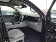 ✅ 2023 Jeep Wagoneer Series III • VIN: 1C4SJVDP2PS563494 • Lot: 43591813. Wystawiony na IAAI z przebiegiem 20 947 mil. Bezpłatny archiwum sprzedaży aukcyjnych z USA i szczegółowy raport historii pojazdu na DreamBid. Zdjęcie 5.