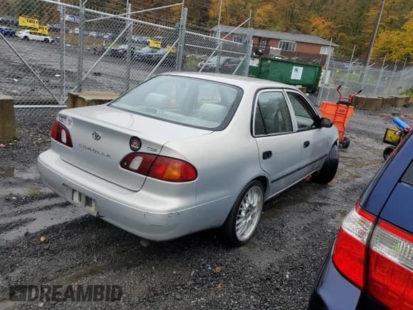 ✅ 1999 Toyota Corolla VE • VIN: 2T1BR12E8XC241852 • Lot: 90852385. Wystawiony na Copart z przebiegiem 336 309 mil. Bezpłatny archiwum sprzedaży aukcyjnych z USA i szczegółowy raport historii pojazdu na DreamBid. Zdjęcie 3.