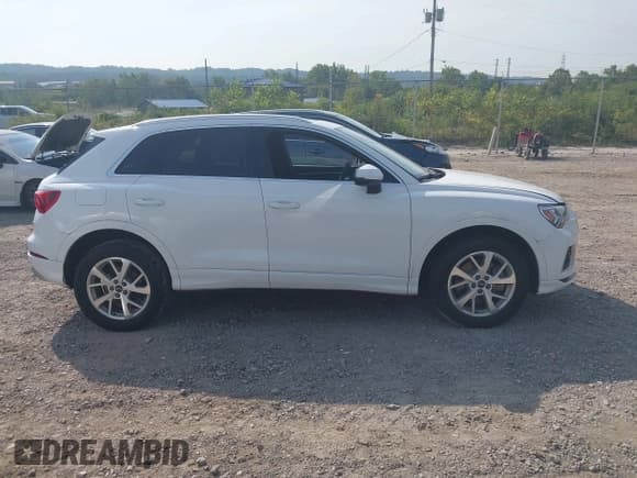 ✅ 2024 Audi Q3 Premium • VIN: WA1AUCF39R1092089 • Lot: 42879687. Listed on IAAI with 13,960 mi. Free auction sales archive from the USA and detailed vehicle history report at DreamBid. Image 14.